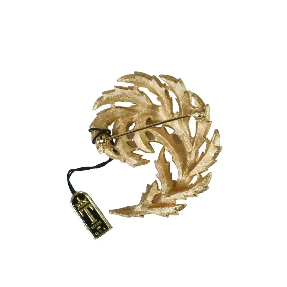 1960s NWT Crown Trifari Gold Plate Dimensional Curved Leaf Figural Brooch Pin